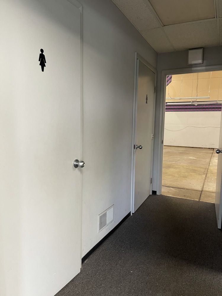 Industrial/Flex: 705 Greenway Dr, Columbus, IN 47201